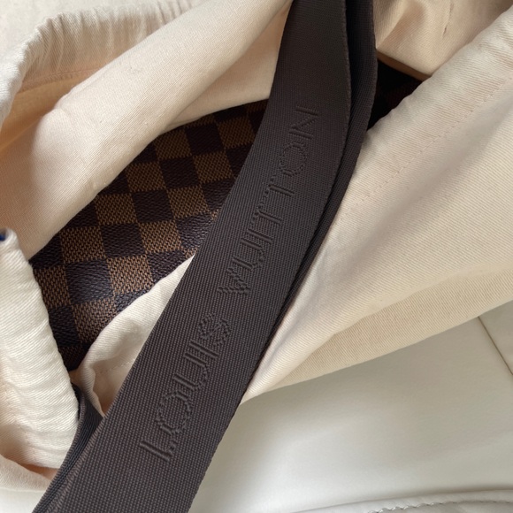 ⬇️PRICE DROP Louis Vuitton Damier Ebene Bastille Messenger - Picture 2 of 16